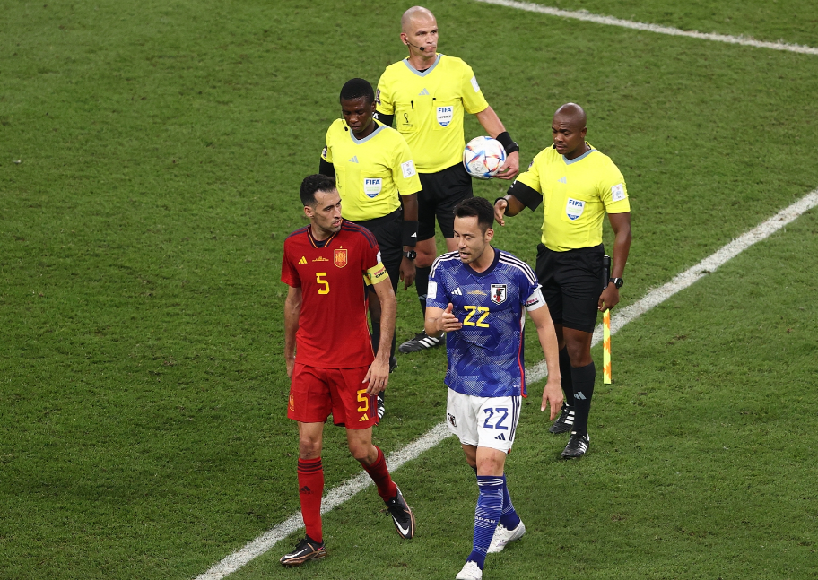 日本爆冷塞内加尔，德容一己之力扛起全队