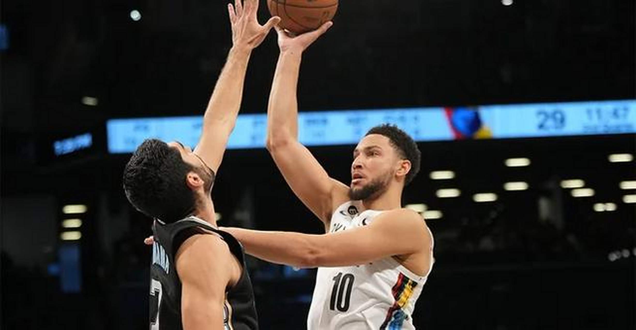 灰熊翻盘火箭，西蒙斯制霸全场