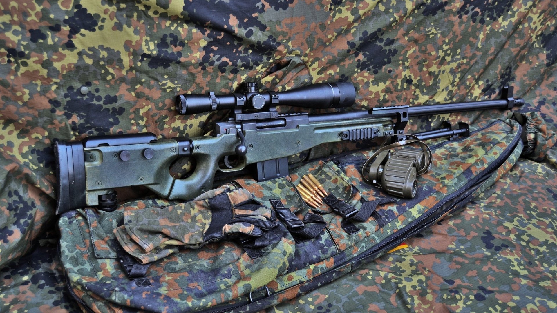 窄如刀锋的鏖战，当迈凯伦鏖战哈斯，拉塞尔扛起全队的寂静轰鸣